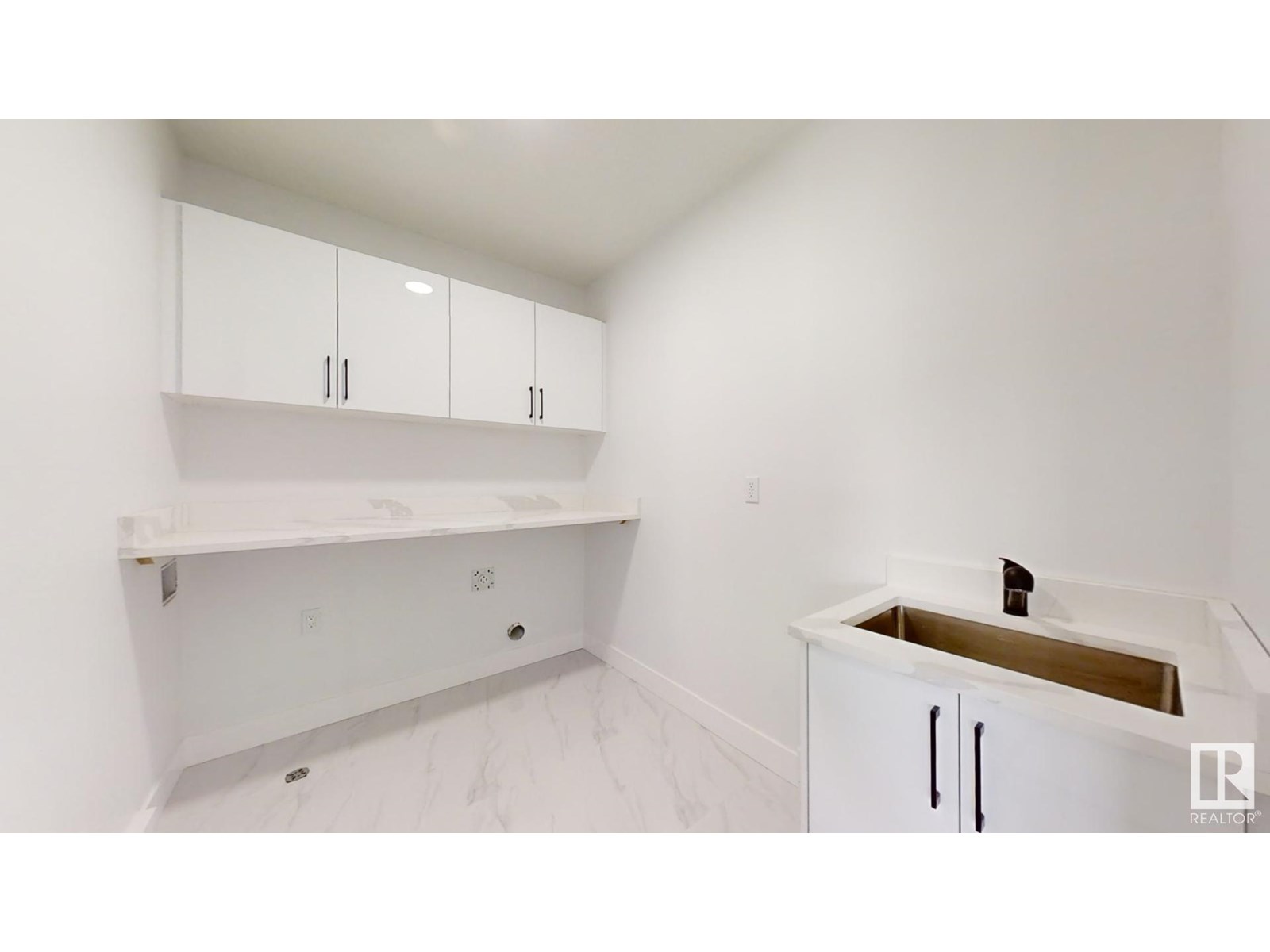 Photo 6 of 1707 18 St Nw, Edmonton AB