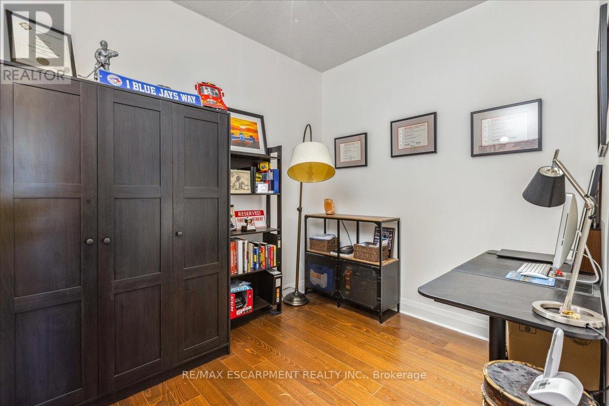 Photo 17 of 316 1 Hurontario Street, Mississauga ON