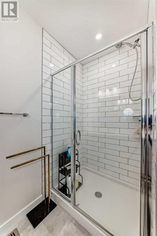 Single Family House for Sale in  Crestridge Common SW Crestmont Calgary 