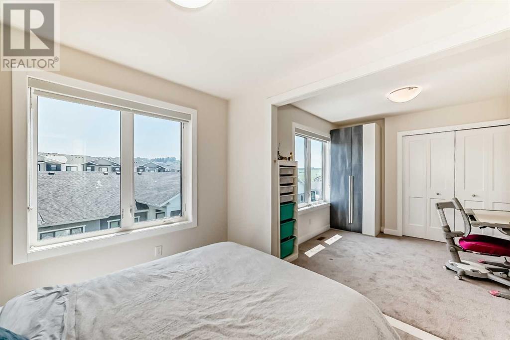 Single Family House for Sale in  Crestridge Common SW Crestmont Calgary 