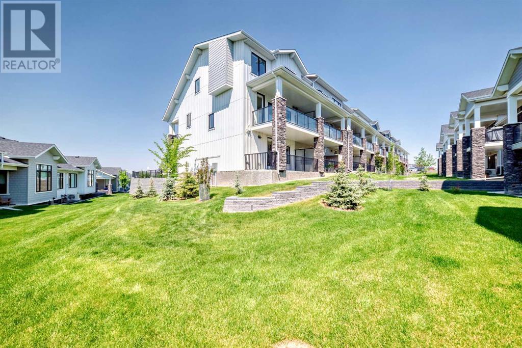 Single Family House for Sale in  Crestridge Common SW Crestmont Calgary 