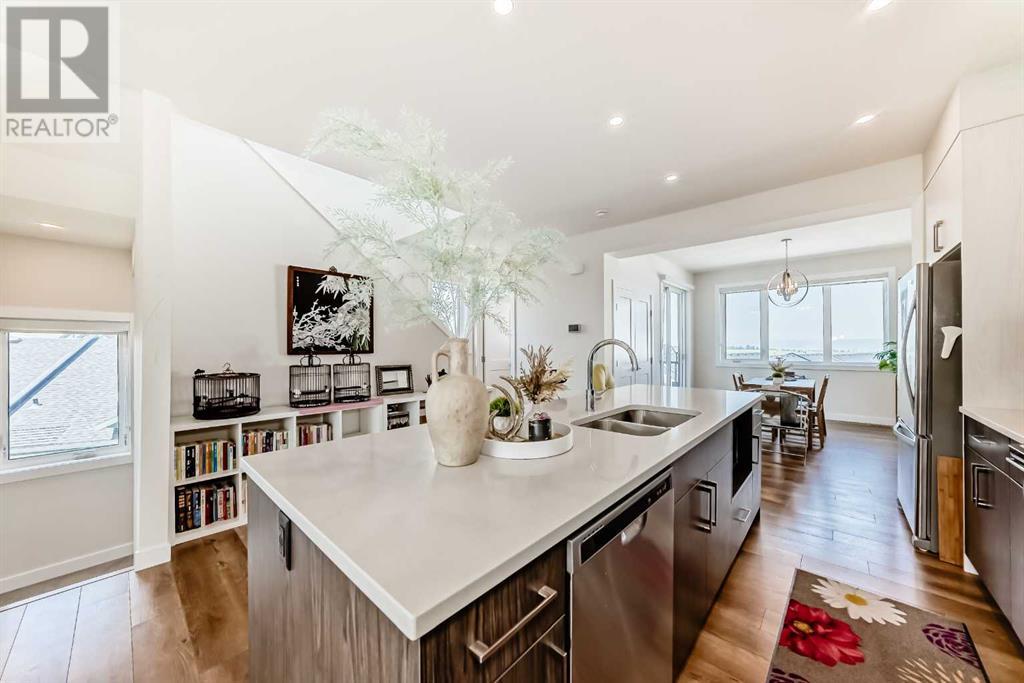 Single Family House for Sale in  Crestridge Common SW Crestmont Calgary 