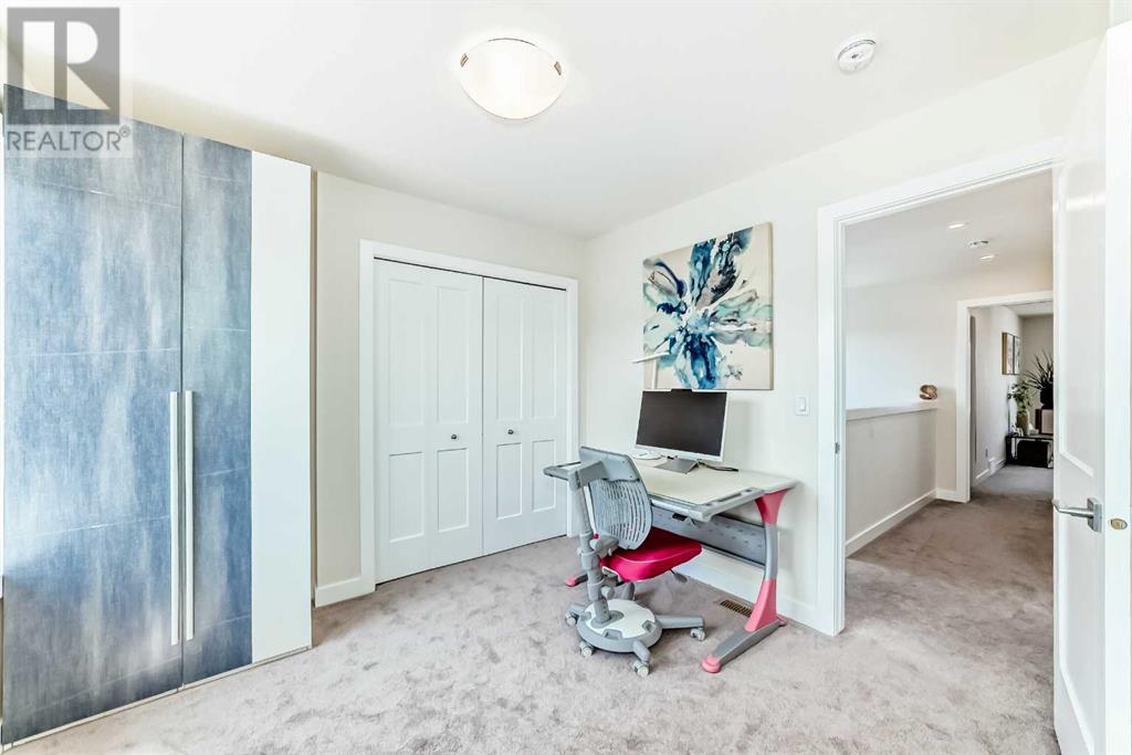 Single Family House for Sale in  Crestridge Common SW Crestmont Calgary 