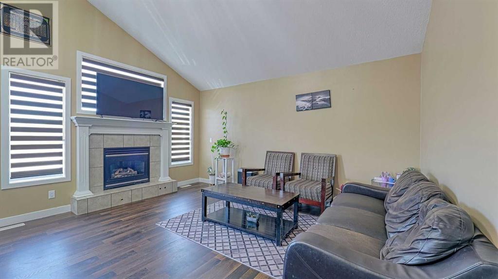 Single Family House Bi-level for Sale in  Taravista Mews NE Taradale Calgary 