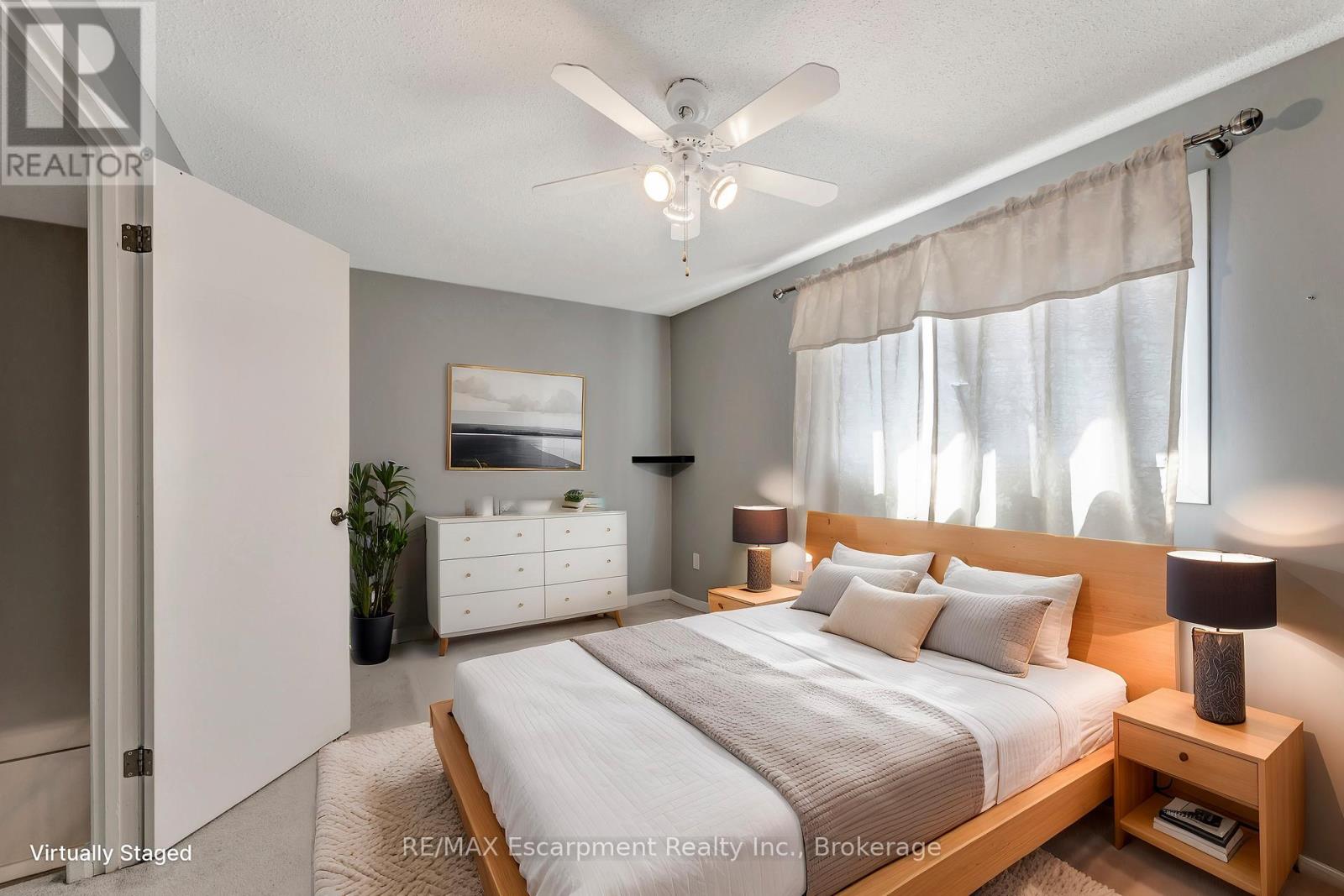 Photo 5 of 15 165 Green Valley Drive, Kitchener ON