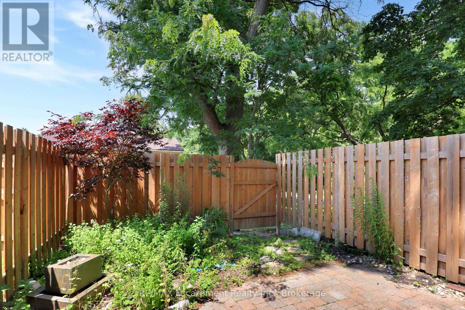 Photo 12 of 15 165 Green Valley Drive, Kitchener ON