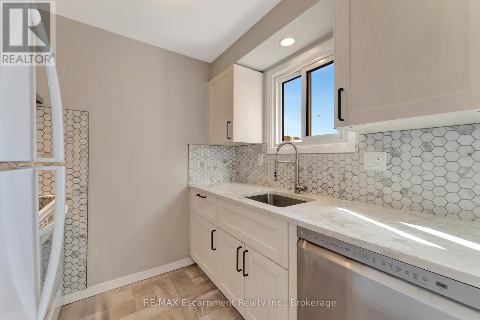 Photo 10 of 15 165 Green Valley Drive, Kitchener ON