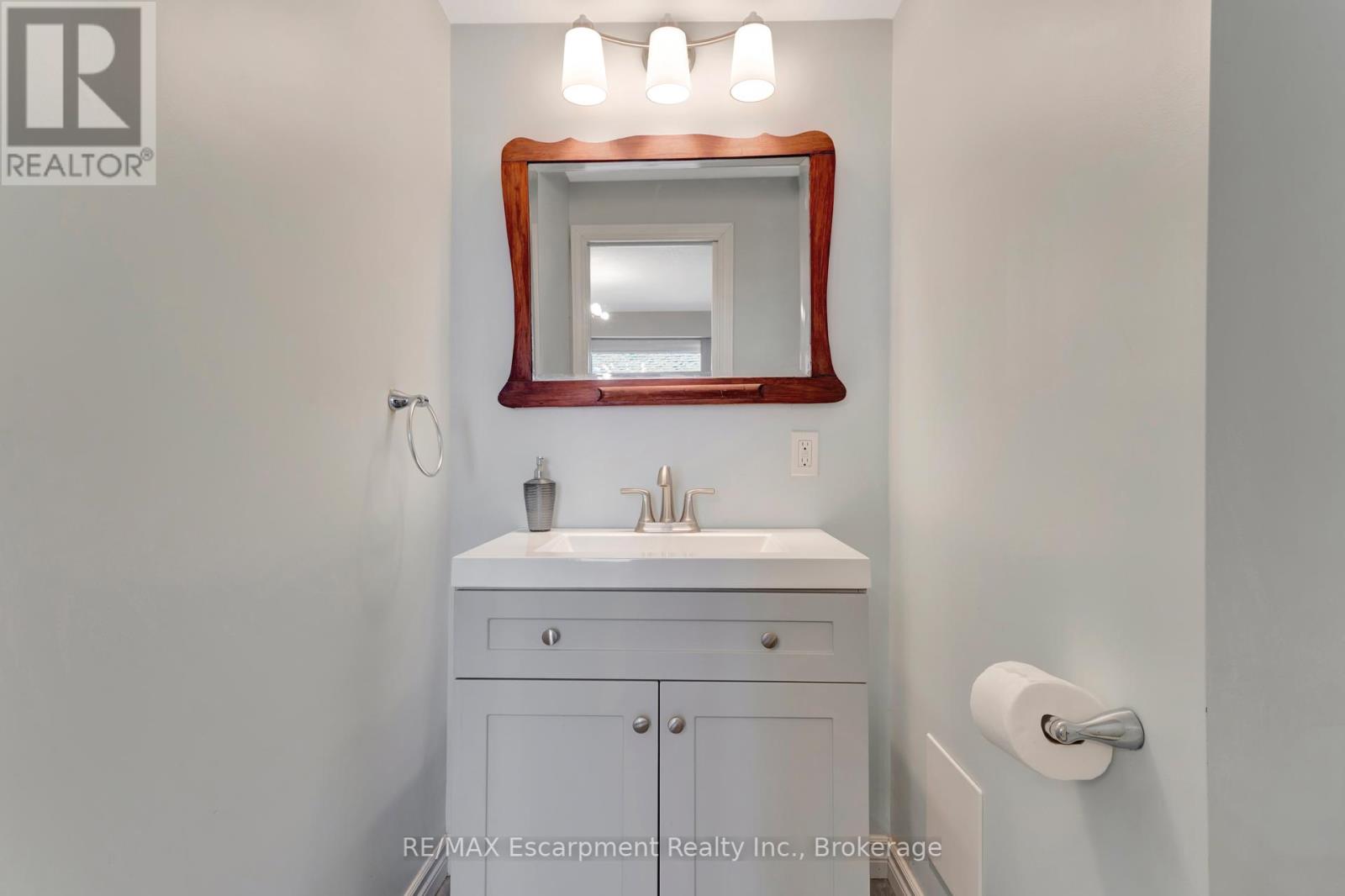 Photo 11 of 15 165 Green Valley Drive, Kitchener ON