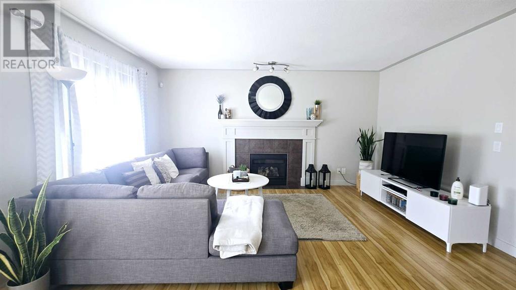 Single Family House for Sale in  Sherwood Boulevard NW Sherwood Calgary 