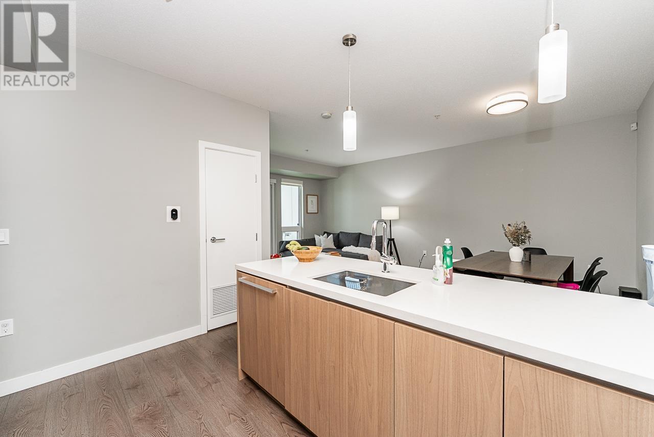 Photo 8 of 118 9333 Tomicki Avenue, Richmond BC