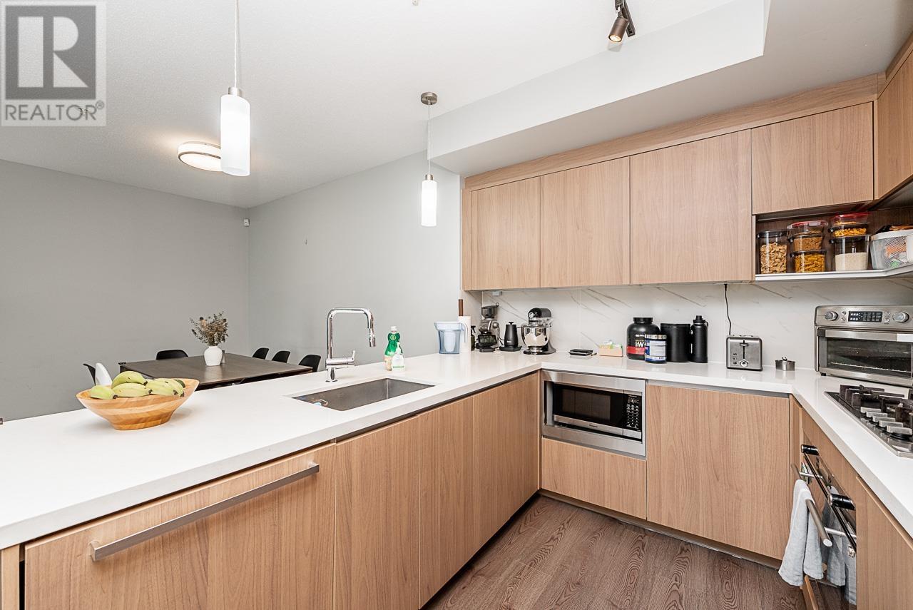 Photo 7 of 118 9333 Tomicki Avenue, Richmond BC