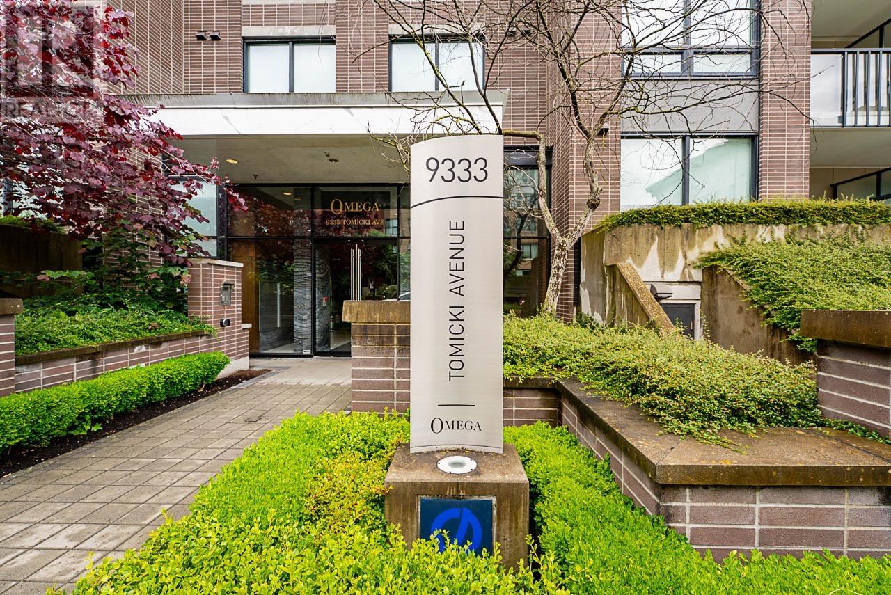 Photo 3 of 118 9333 Tomicki Avenue, Richmond BC