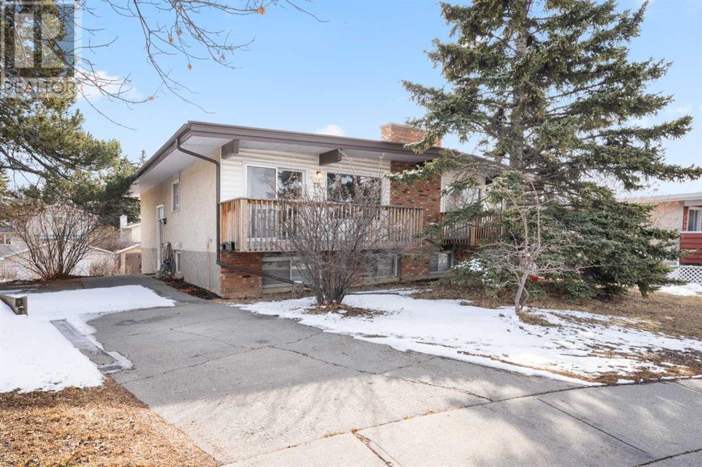 Multi-family House Bi-level for Sale in  /  Dalton Bay NW Dalhousie Calgary 
