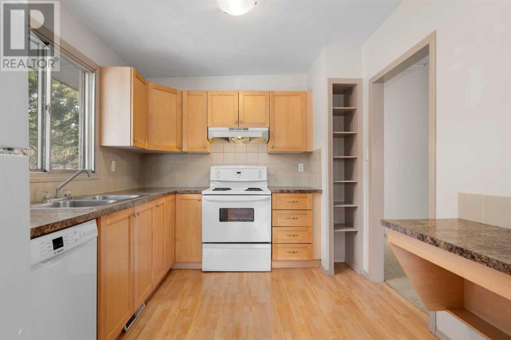 Multi-family House Bi-level for Sale in  /  Dalton Bay NW Dalhousie Calgary 
