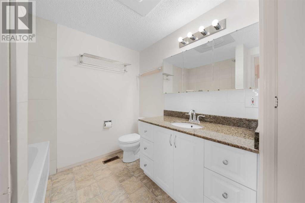 Multi-family House Bi-level for Sale in  /  Dalton Bay NW Dalhousie Calgary 