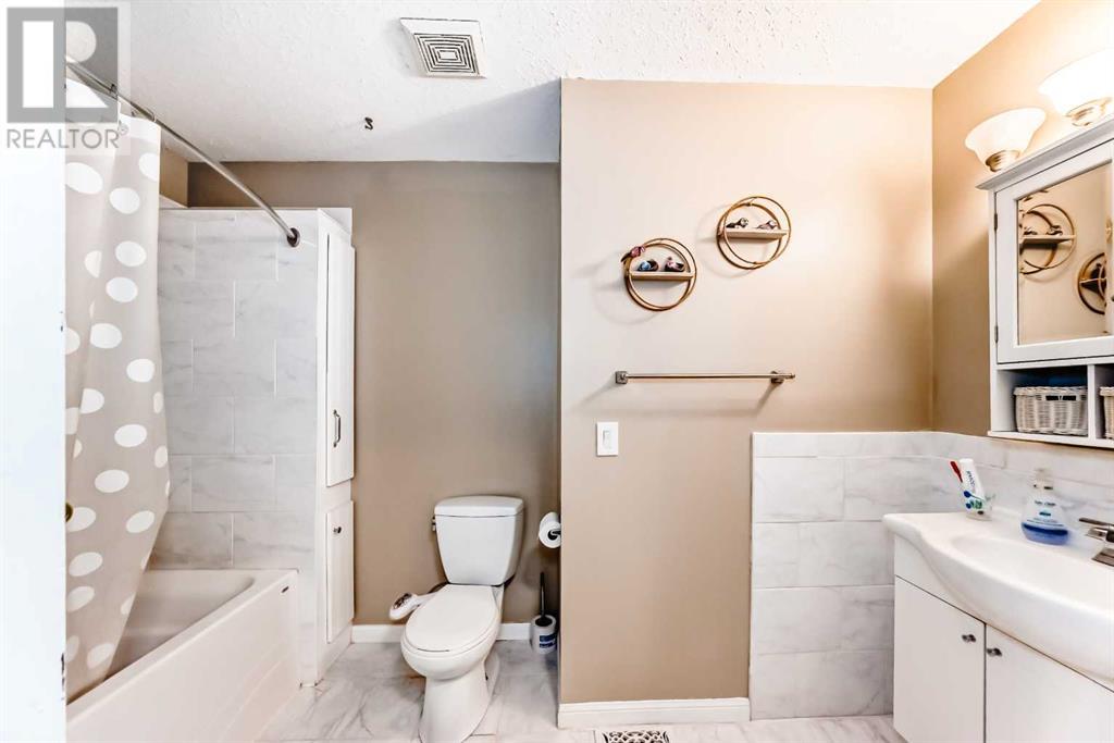 Single Family House 4 Level for Sale in  Whiteram Gate NE Whitehorn Calgary 