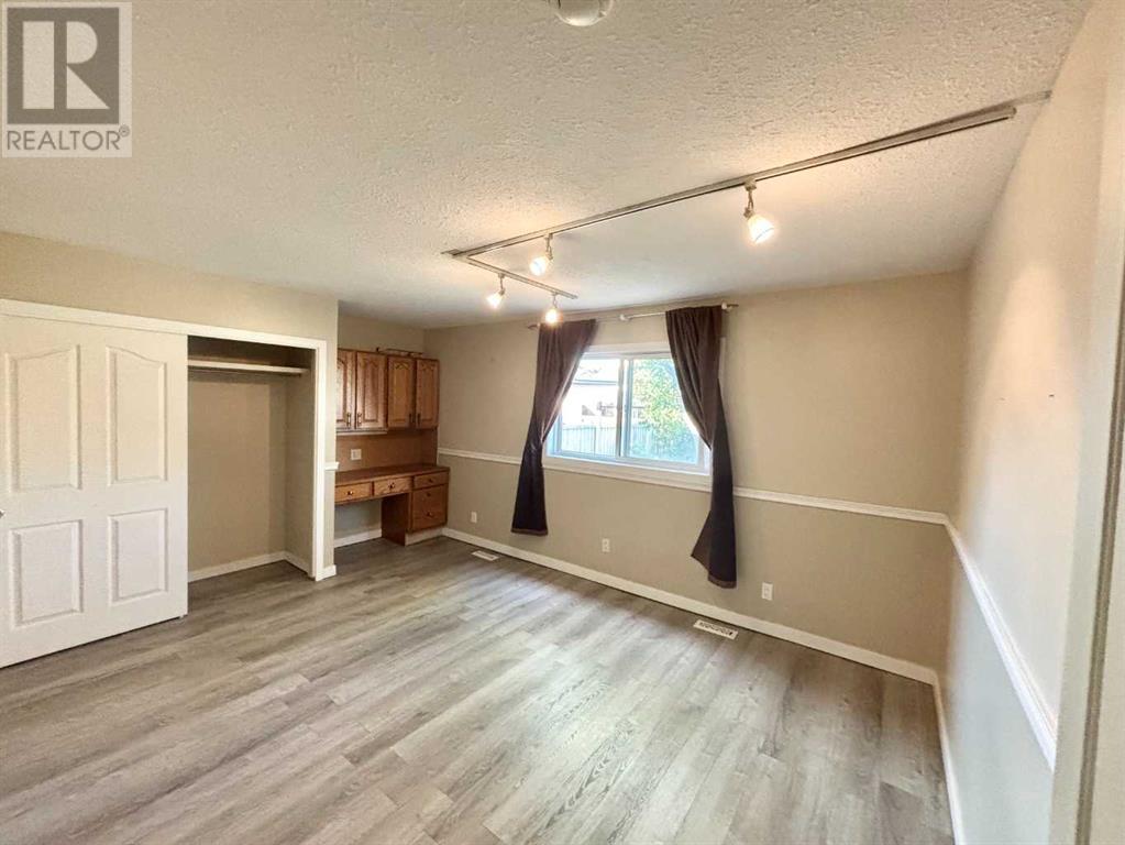 Single Family House 4 Level for Sale in  Whiteram Gate NE Whitehorn Calgary 