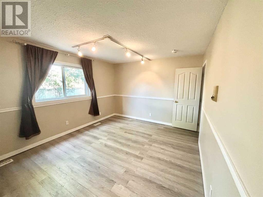 Single Family House 4 Level for Sale in  Whiteram Gate NE Whitehorn Calgary 