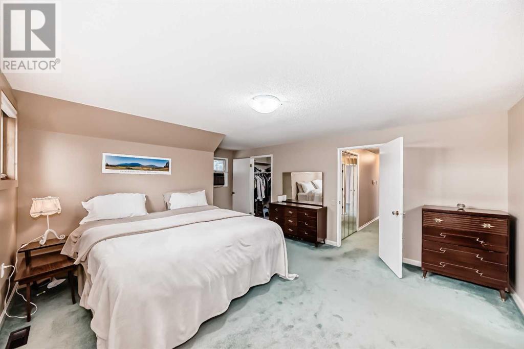 Single Family House for Sale in  Umber Place NW University Heights Calgary 