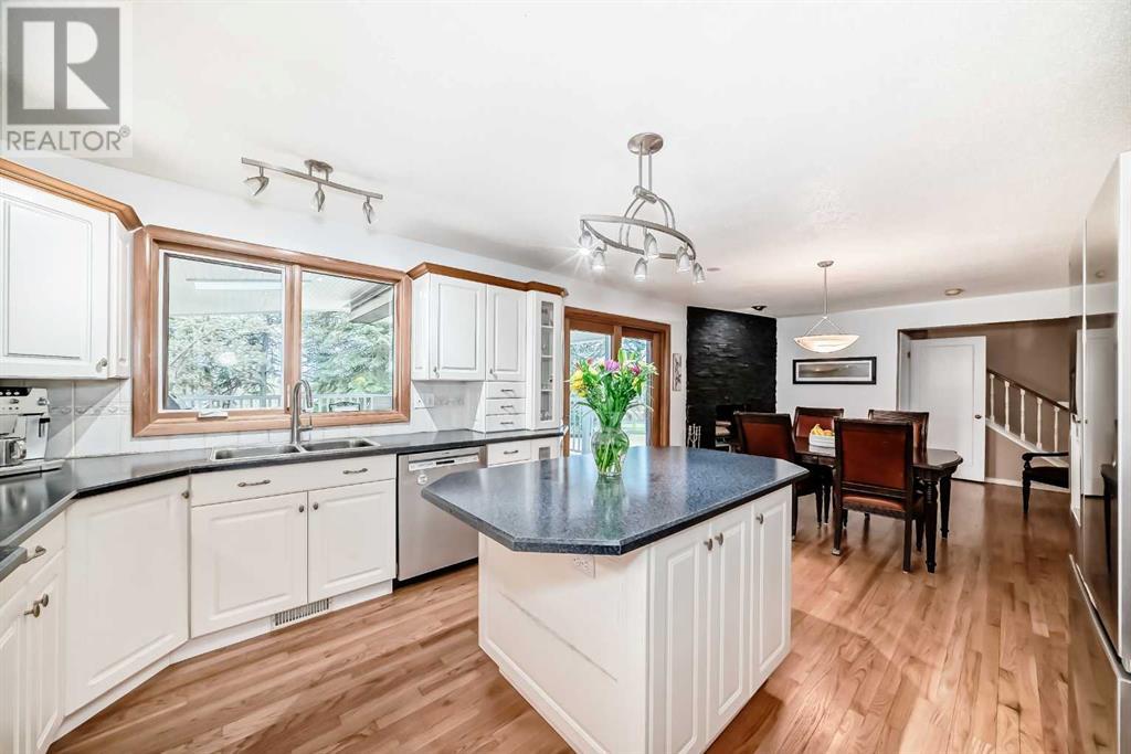 Single Family House for Sale in  Umber Place NW University Heights Calgary 