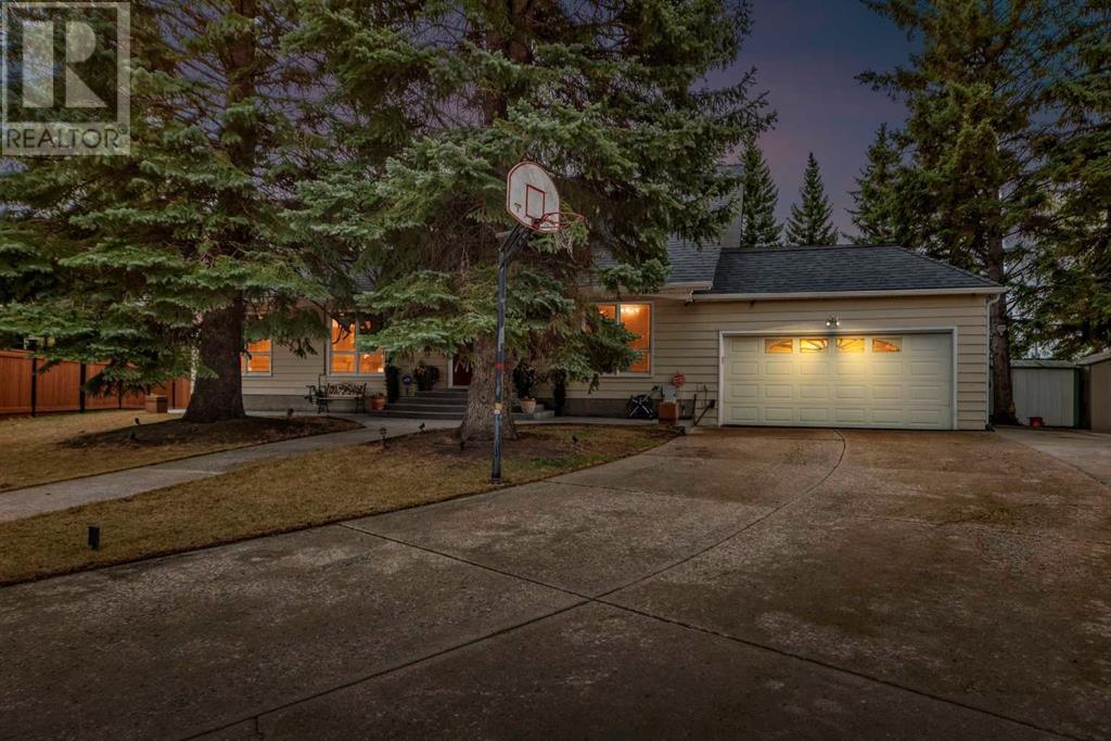Single Family House for Sale in  Umber Place NW University Heights Calgary 