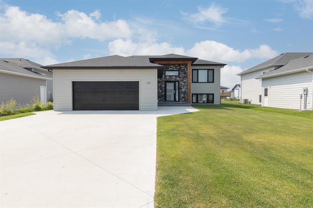 Photo 1 of 135 Parkside Crescent, Mitchell MB