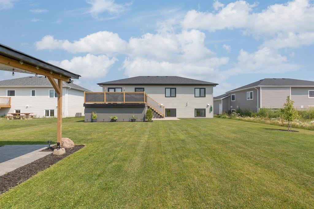 Photo 42 of 135 Parkside Crescent, Mitchell MB