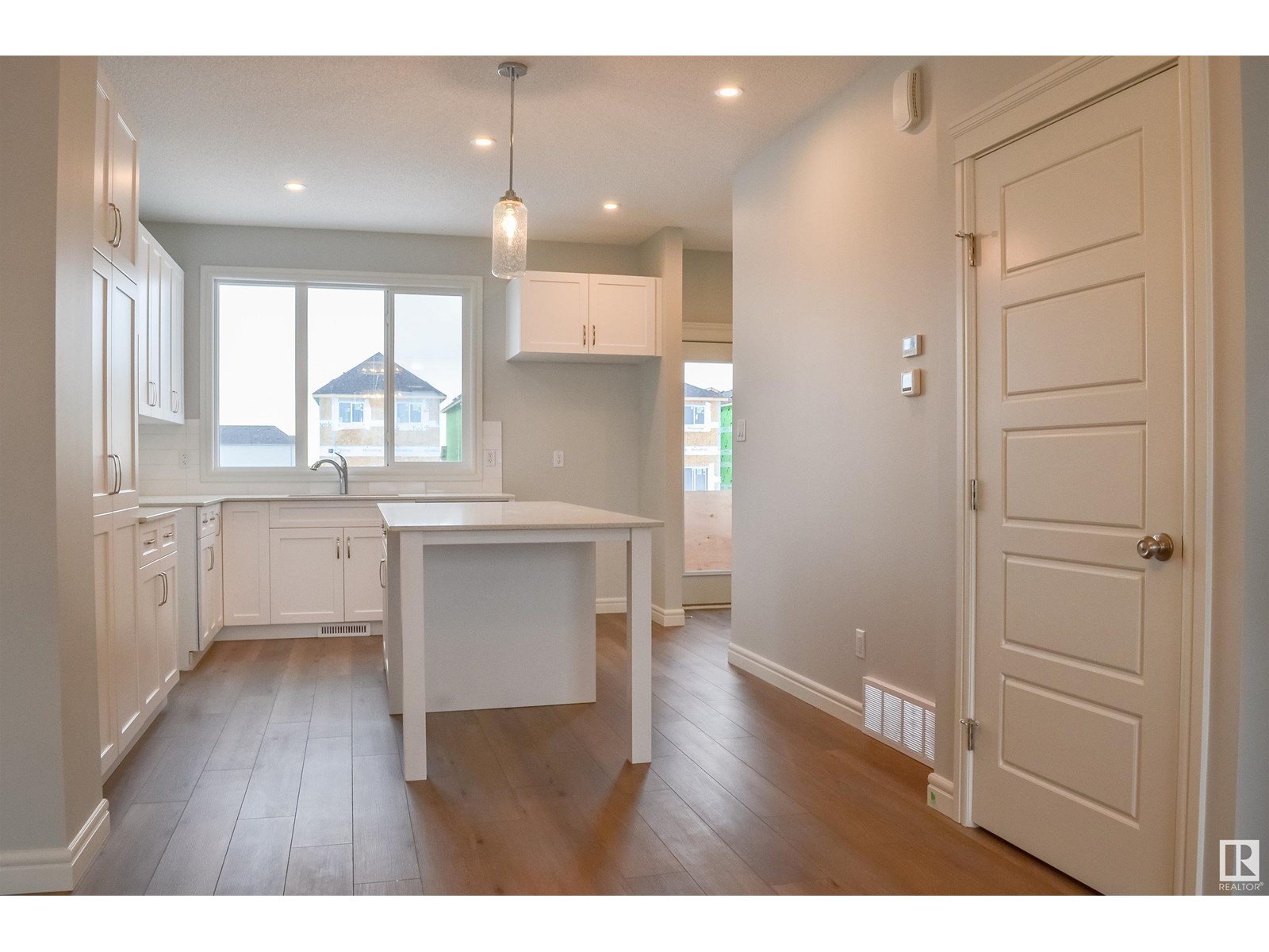 Photo 4 of 18839 29 Av Nw, Edmonton AB