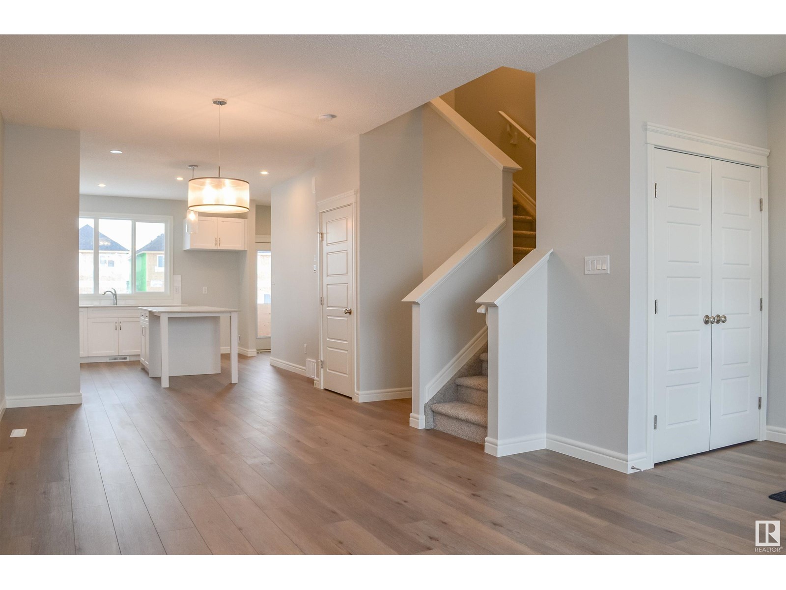 Photo 5 of 18839 29 Av Nw, Edmonton AB