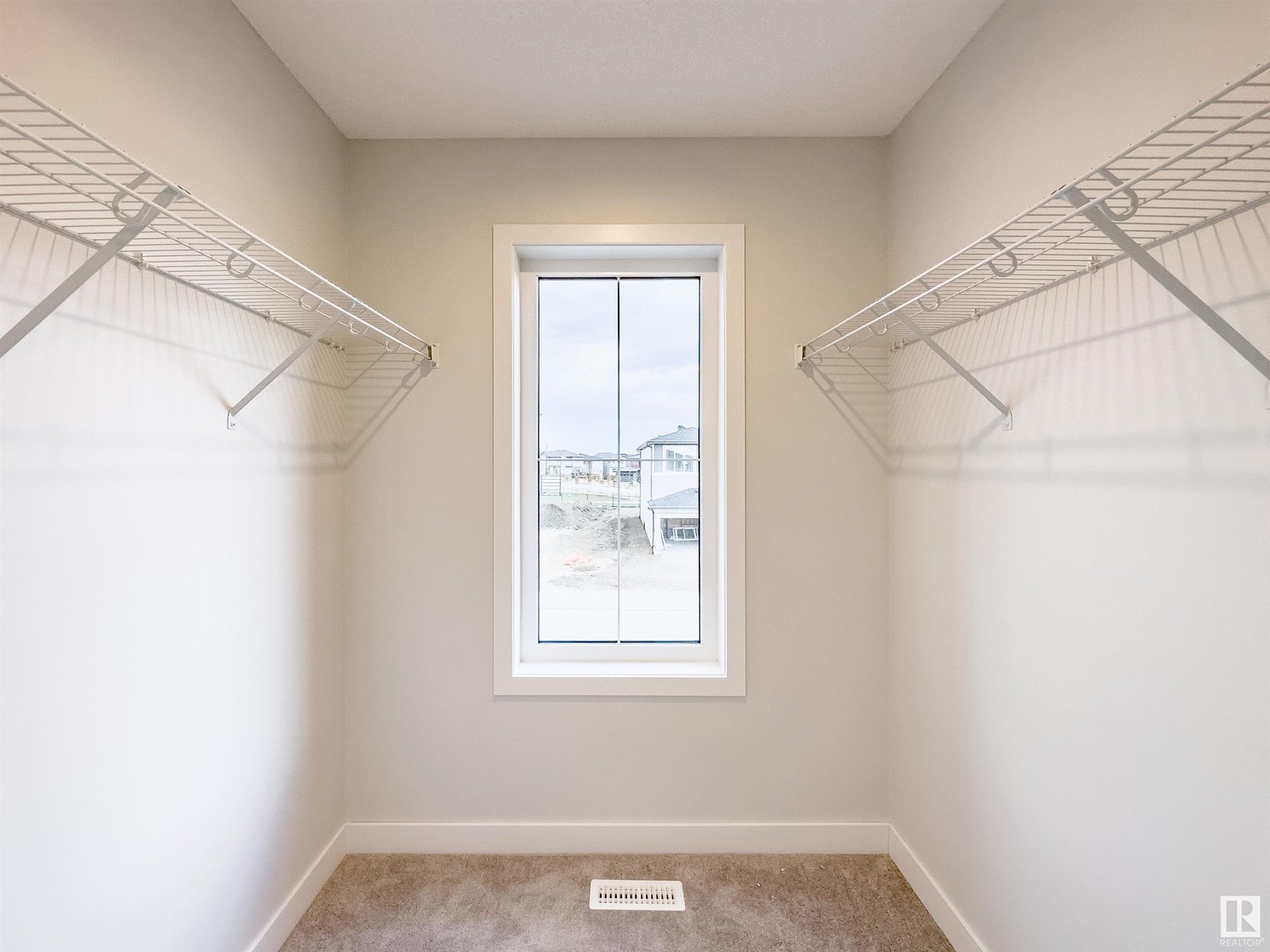 Photo 3 of 18835 29 Av Nw, Edmonton AB