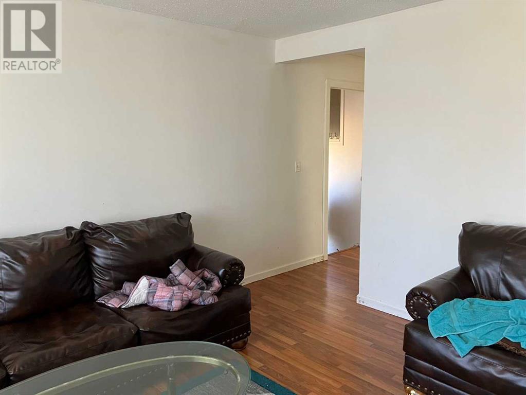 Single Family House Bi-level for Sale in  Fonda Crescent SE Forest Heights Calgary 