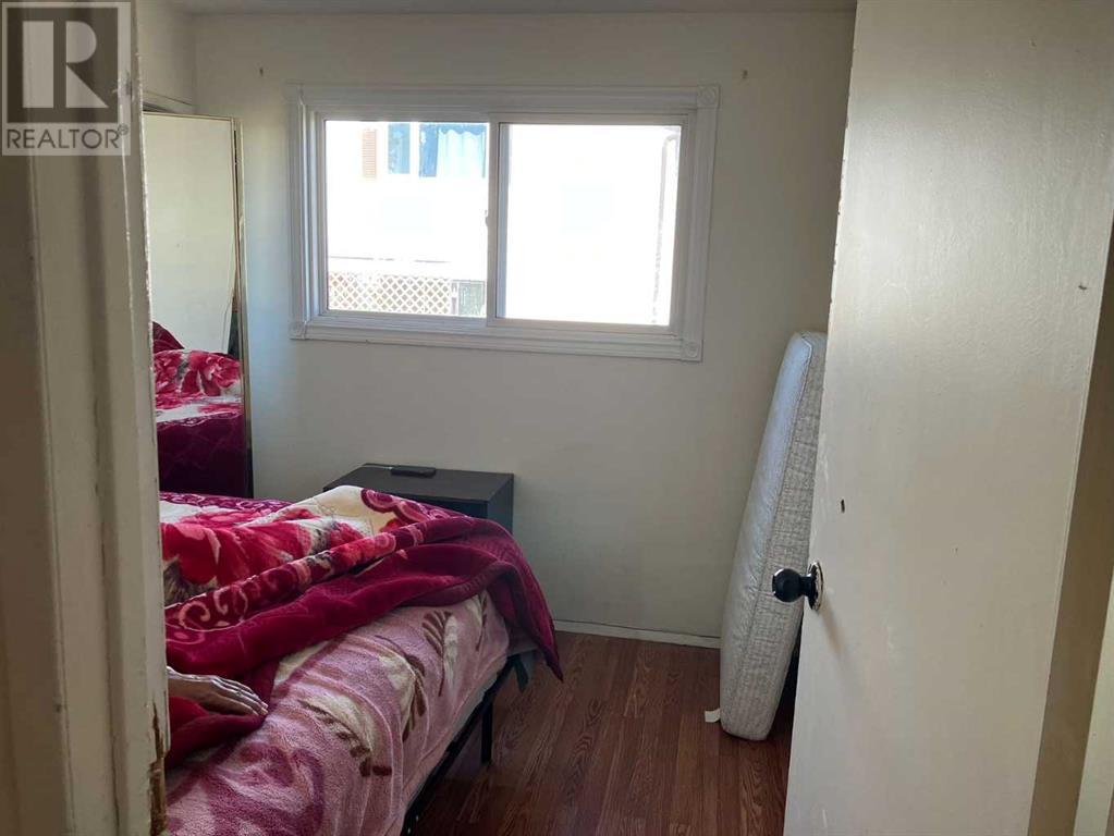 Single Family House Bi-level for Sale in  Fonda Crescent SE Forest Heights Calgary 