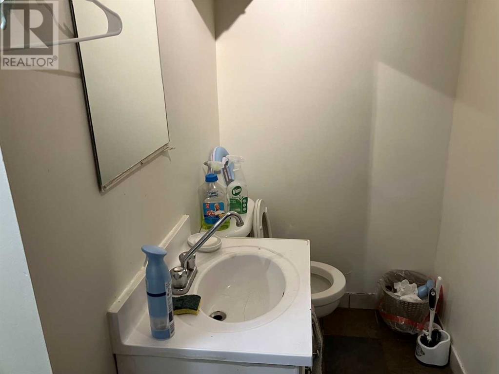 Single Family House Bi-level for Sale in  Fonda Crescent SE Forest Heights Calgary 