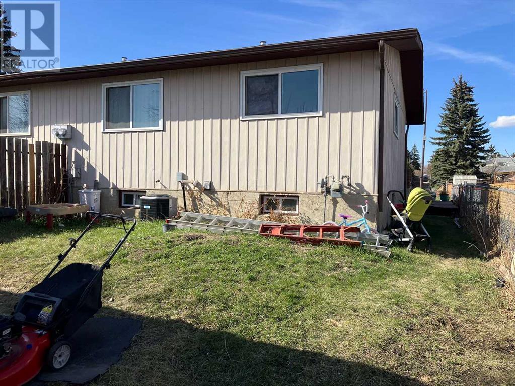Single Family House Bi-level for Sale in  Fonda Crescent SE Forest Heights Calgary 