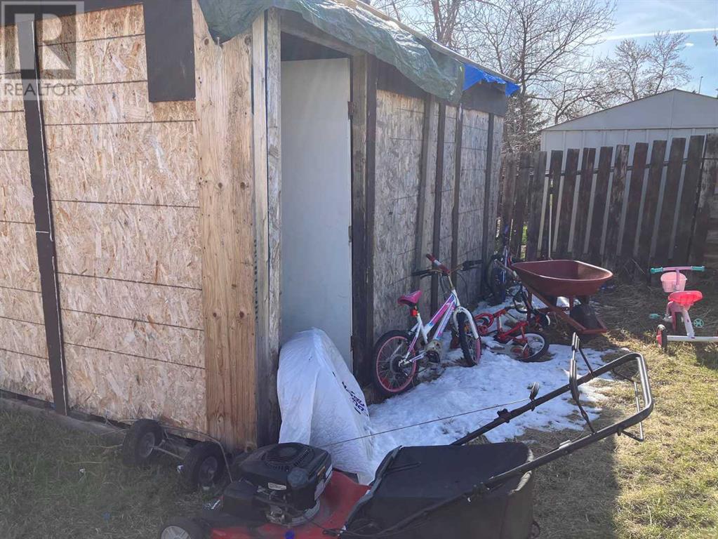 Single Family House Bi-level for Sale in  Fonda Crescent SE Forest Heights Calgary 