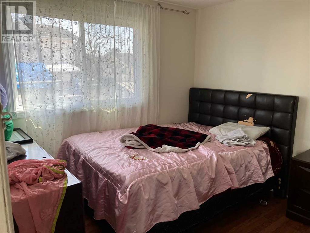 Single Family House Bi-level for Sale in  Fonda Crescent SE Forest Heights Calgary 