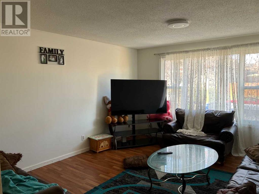 Single Family House Bi-level for Sale in  Fonda Crescent SE Forest Heights Calgary 