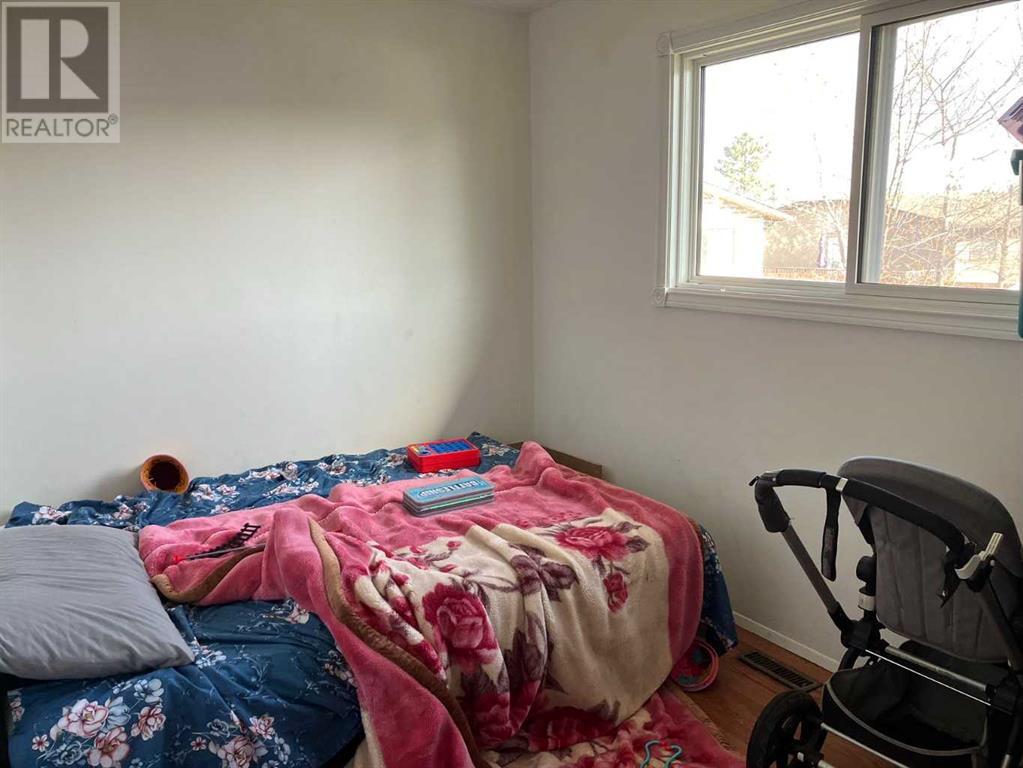 Single Family House Bi-level for Sale in  Fonda Crescent SE Forest Heights Calgary 
