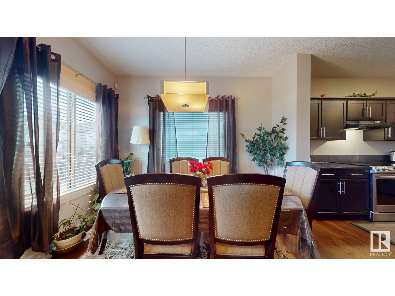 Photo 10 of 2917 16 A Av Nw Nw, Edmonton AB