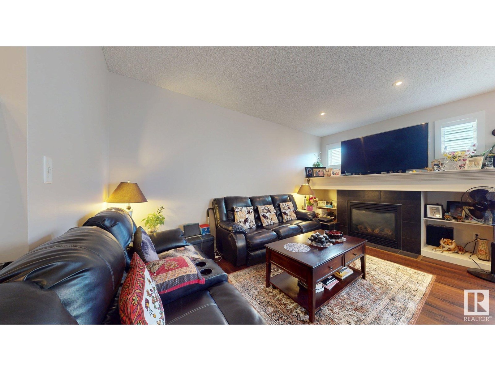 Photo 7 of 2917 16 A Av Nw Nw, Edmonton AB