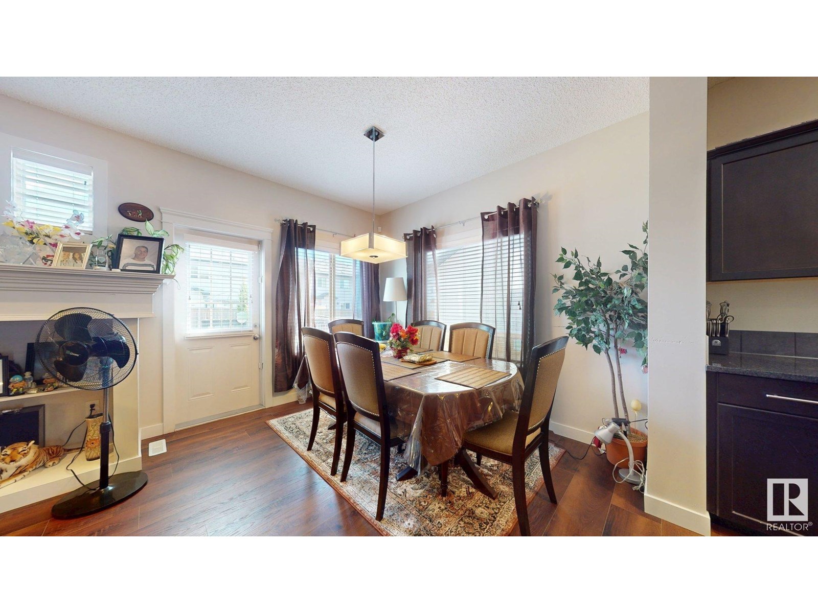 Photo 9 of 2917 16 A Av Nw Nw, Edmonton AB