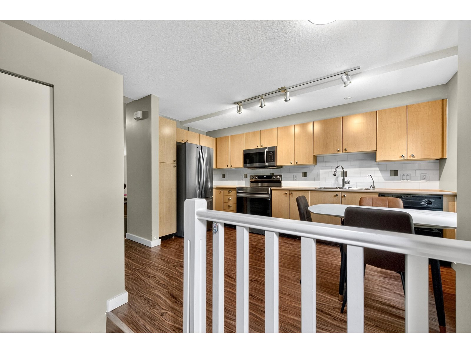 Photo 11 of 36 15233 34 Avenue, Surrey BC