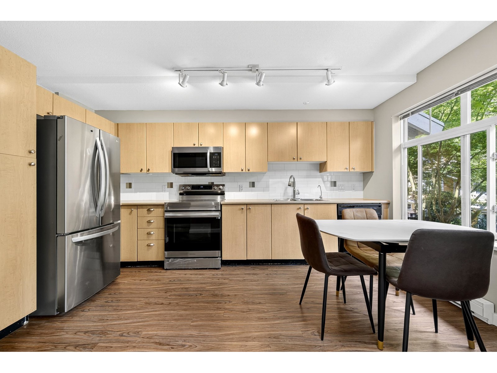 Photo 7 of 36 15233 34 Avenue, Surrey BC