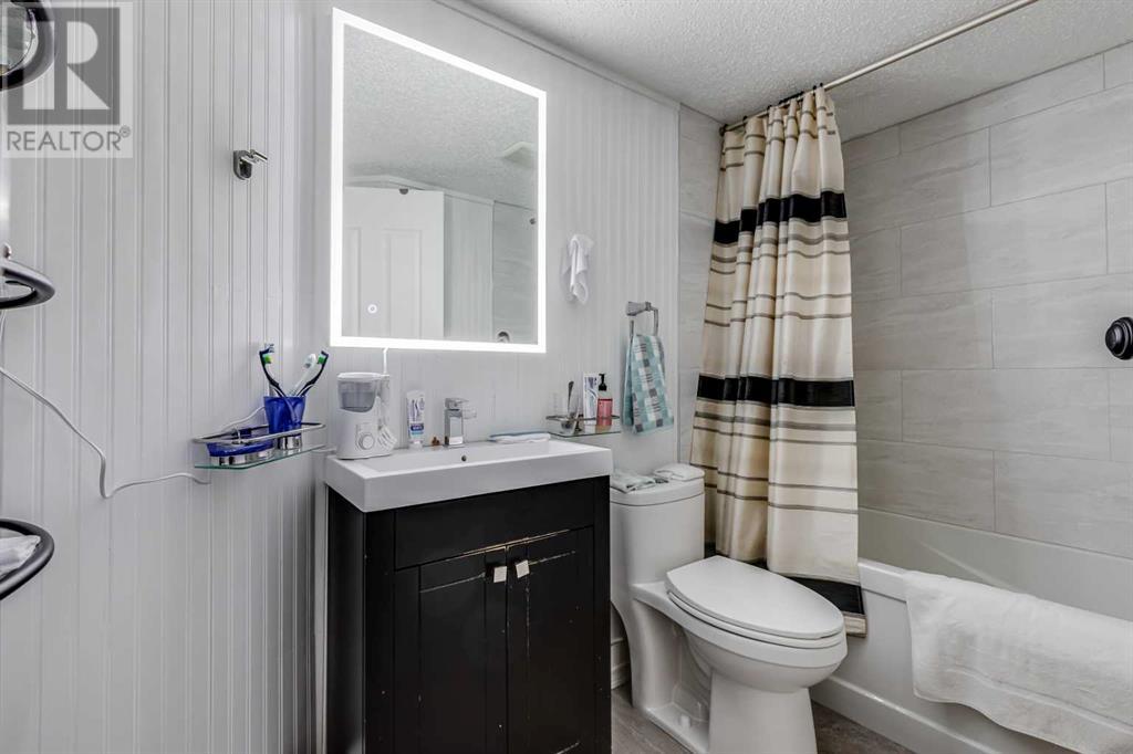 Single Family House for Sale in   Dalton Drive NW Dalhousie Calgary 