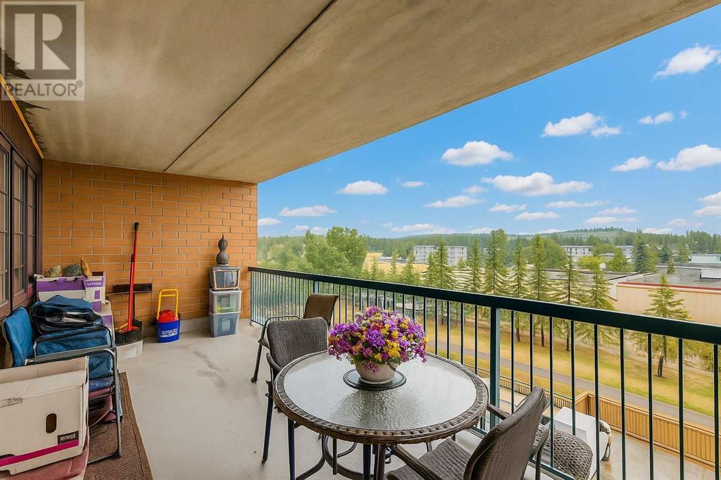 Single Family House for Sale in   Dalton Drive NW Dalhousie Calgary 