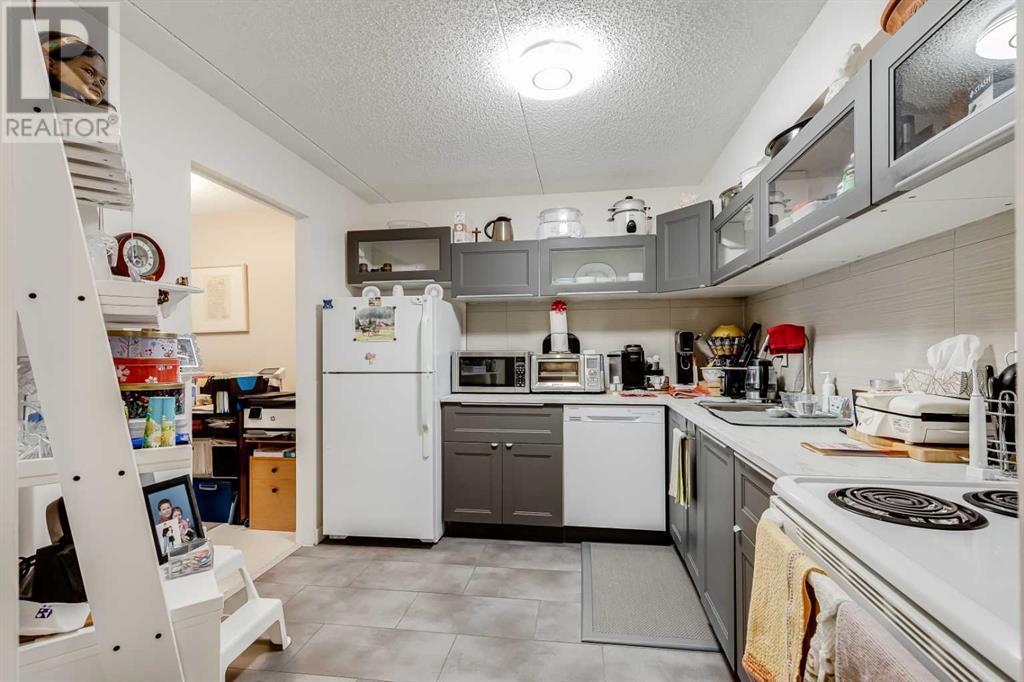 Single Family House for Sale in   Dalton Drive NW Dalhousie Calgary 