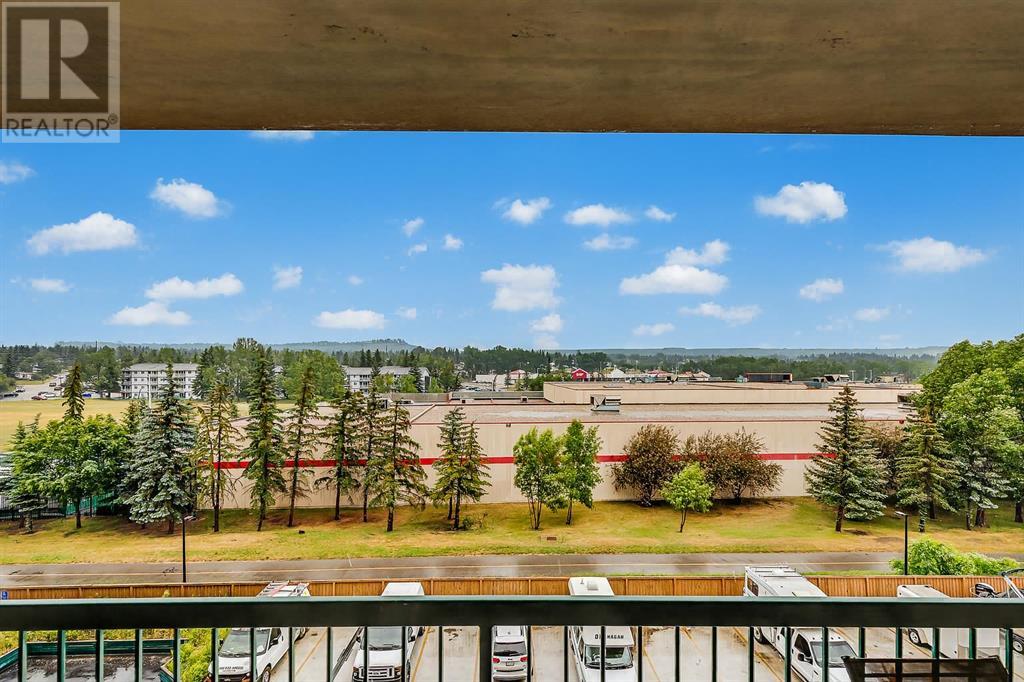 Single Family House for Sale in   Dalton Drive NW Dalhousie Calgary 