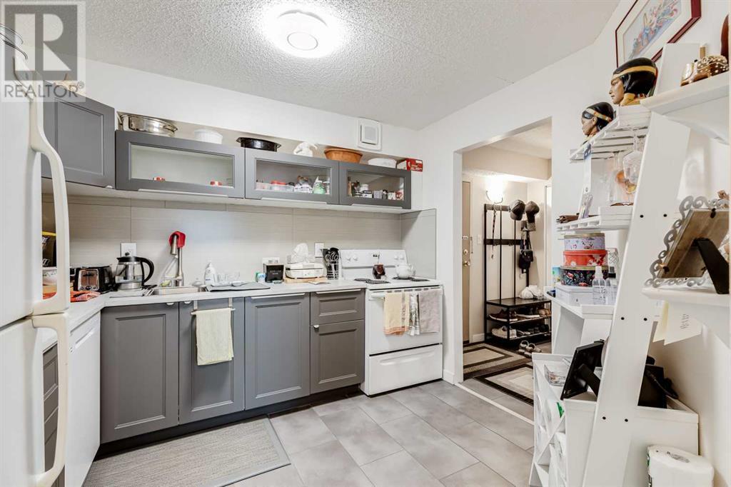 Single Family House for Sale in   Dalton Drive NW Dalhousie Calgary 