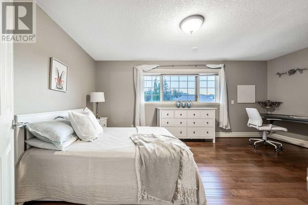 Single Family House for Sale in  Signature Way SW Signal Hill Calgary 