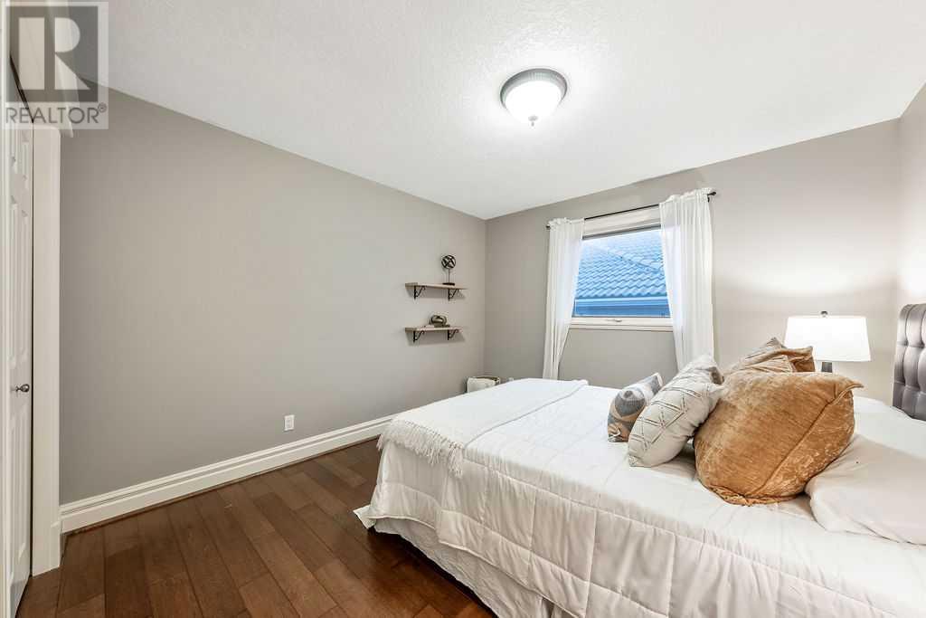 Single Family House for Sale in  Signature Way SW Signal Hill Calgary 
